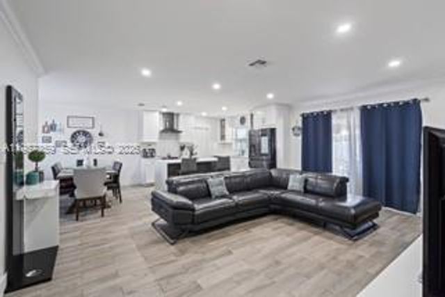 8461 NW 16th St 8461, Pembroke Pines, FL 33024