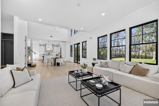 274 Cornwall Road, Glen Rock, NJ 07452