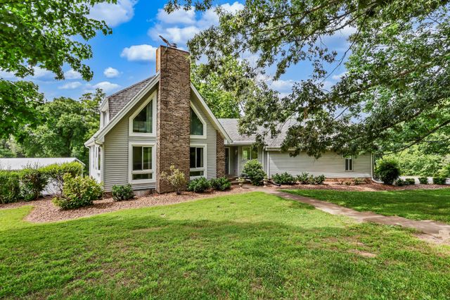 2100 Bearden Rd, Clarksville, TN 37043