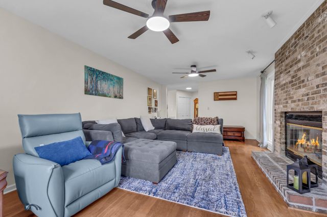 2100 Bearden Rd, Clarksville, TN 37043