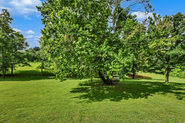 2100 Bearden Rd, Clarksville, TN 37043