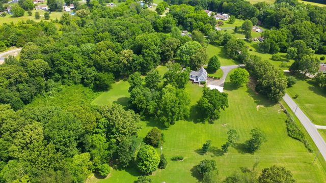 2100 Bearden Rd, Clarksville, TN 37043