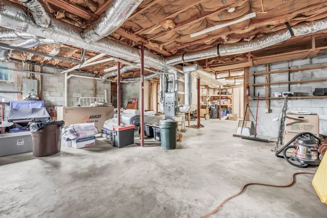 2100 Bearden Rd, Clarksville, TN 37043