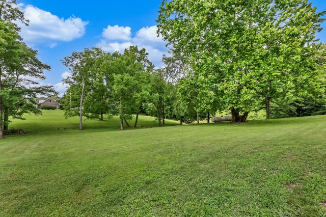 2100 Bearden Rd, Clarksville, TN 37043
