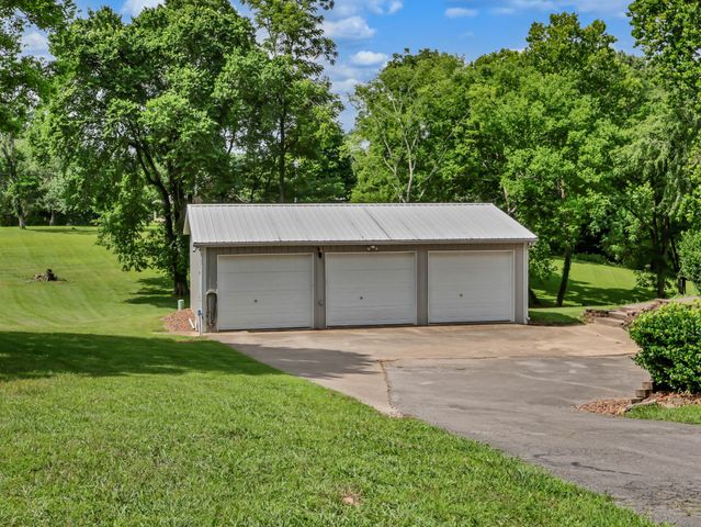 2100 Bearden Rd, Clarksville, TN 37043