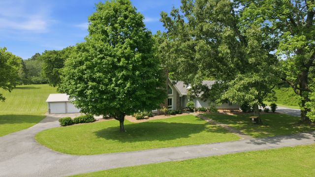 2100 Bearden Rd, Clarksville, TN 37043