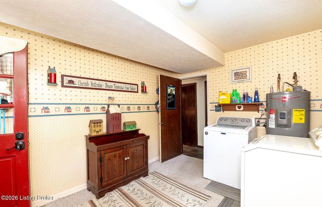 6522 Dunnlea Dr, Pewee Valley, KY 40056