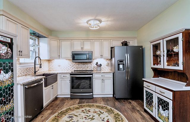 6522 Dunnlea Dr, Pewee Valley, KY 40056