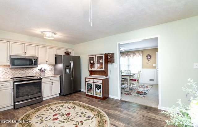 6522 Dunnlea Dr, Pewee Valley, KY 40056