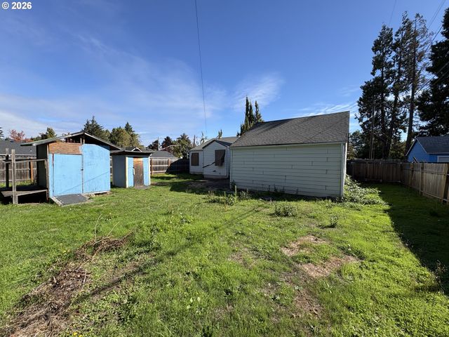 740 14TH St, Springfield, OR 97477