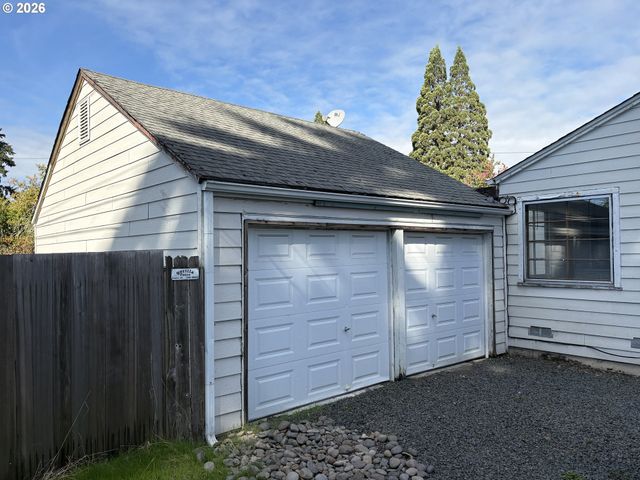 740 14TH St, Springfield, OR 97477