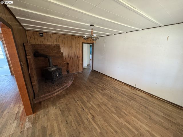 740 14TH St, Springfield, OR 97477