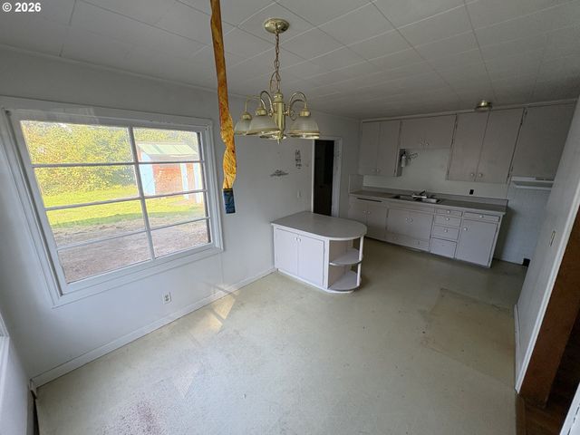 740 14TH St, Springfield, OR 97477