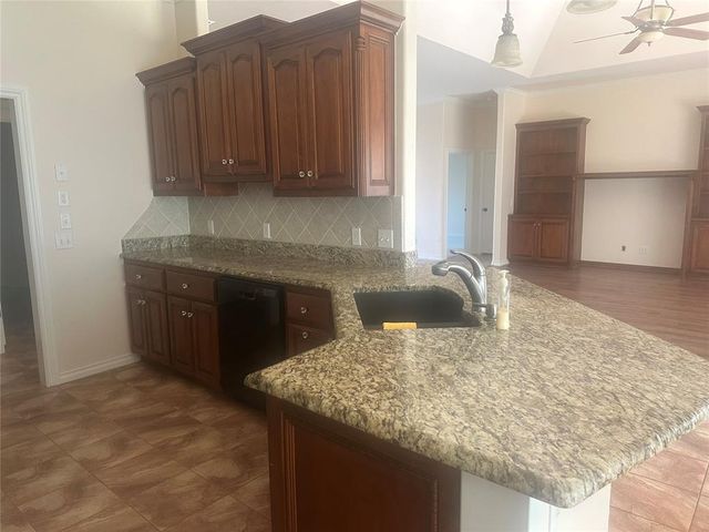 11824 Bellhurst Avenue, Oklahoma City, OK 73162