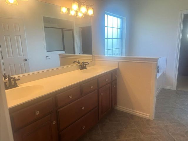11824 Bellhurst Avenue, Oklahoma City, OK 73162