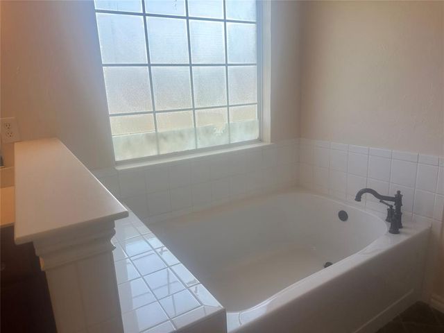 11824 Bellhurst Avenue, Oklahoma City, OK 73162