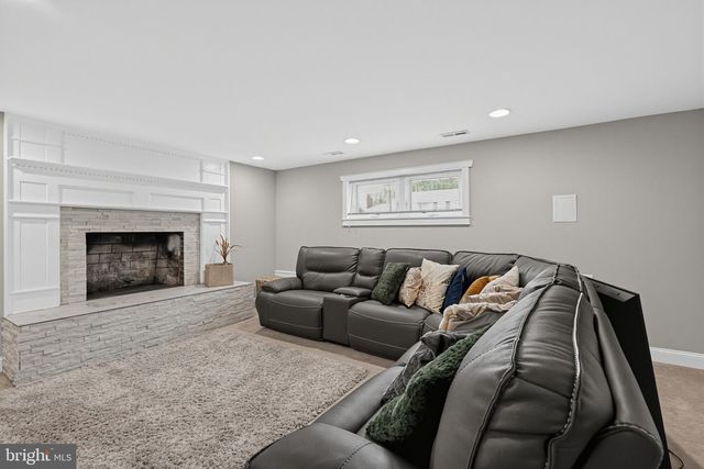 1322 IRON FORGE RD, District Heights, MD 20747