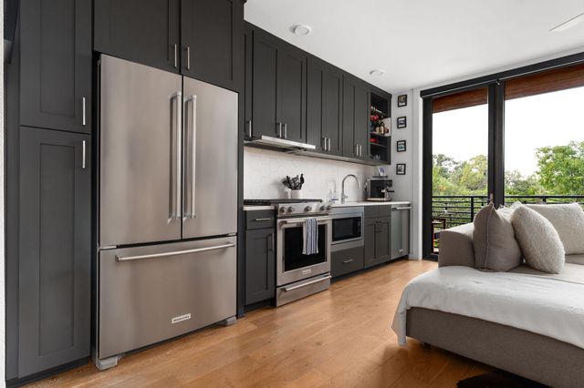 900 S 1st ST 320, Austin, TX 78704