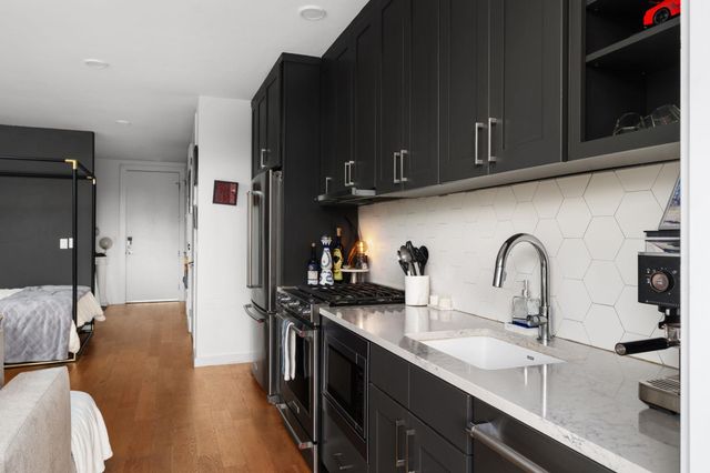 900 S 1st ST 320, Austin, TX 78704