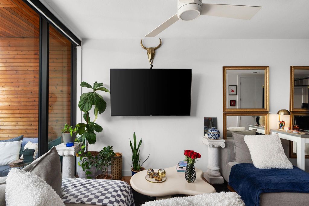 900 S 1st ST 320, Austin, TX 78704