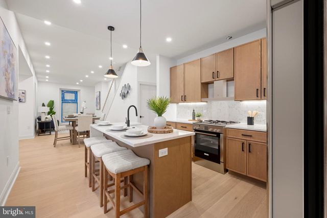240 W EARLHAM TER, Philadelphia, PA 19144