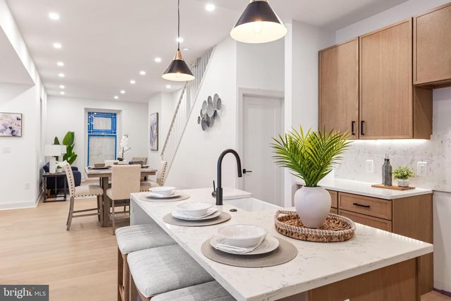 240 W EARLHAM TER, Philadelphia, PA 19144