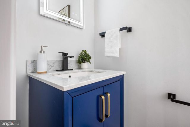 240 W EARLHAM TER, Philadelphia, PA 19144