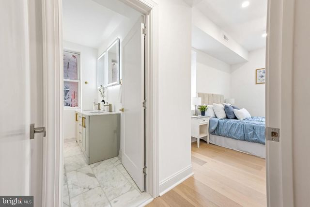 240 W EARLHAM TER, Philadelphia, PA 19144