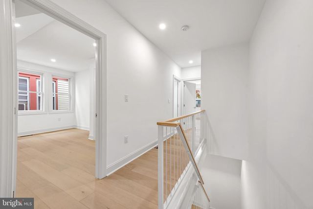 240 W EARLHAM TER, Philadelphia, PA 19144