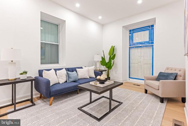 240 W EARLHAM TER, Philadelphia, PA 19144