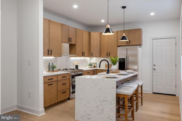 240 W EARLHAM TER, Philadelphia, PA 19144