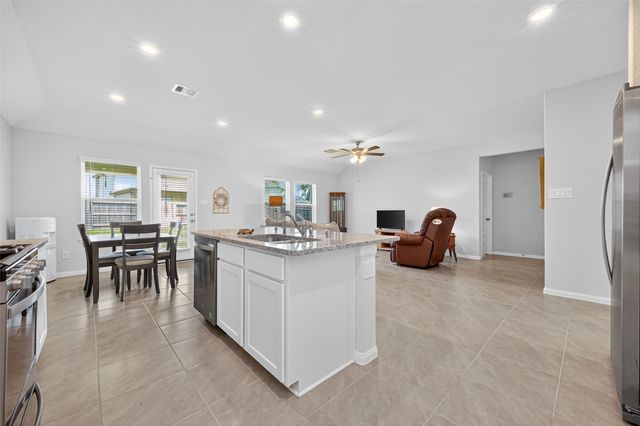 2322 E Winding Pines Drive, Tomball, TX 77375