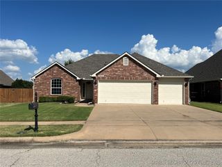 925 S 75th Street, Broken Arrow, OK 74014