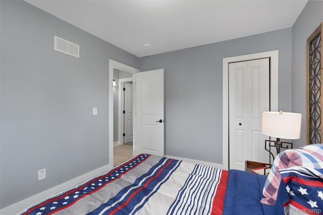 32443 Florence Street, Garden City, MI 48135