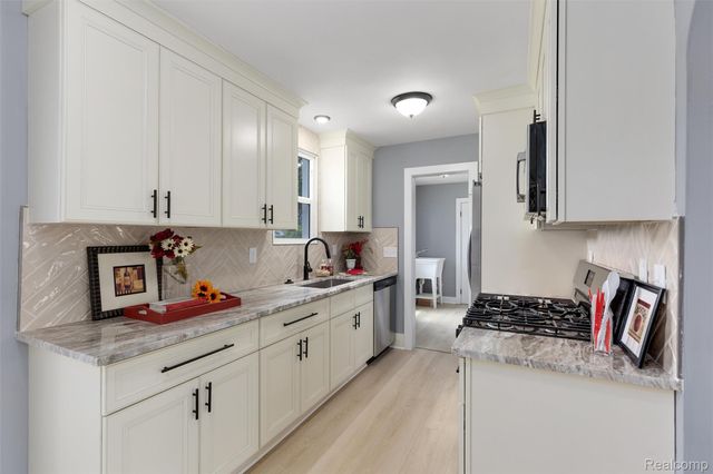 32443 Florence Street, Garden City, MI 48135