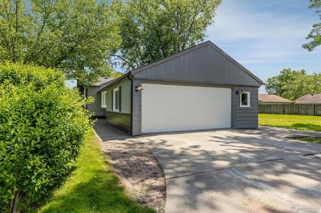 32443 Florence Street, Garden City, MI 48135