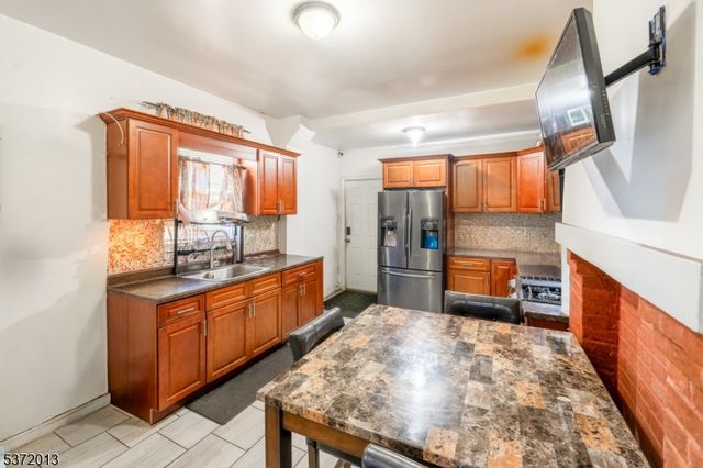 21 Beverly St, Newark City, NJ 07108