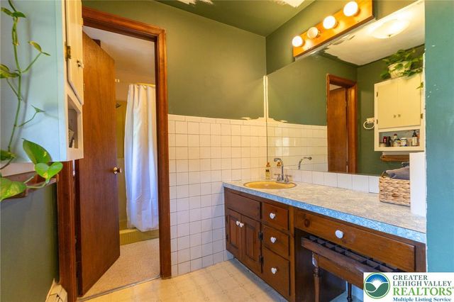 255 Park Drive, Nockamixon Twp, PA 18930