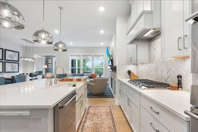 16377 Glory Lane, Eden Prairie, MN 55344