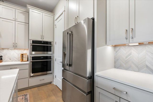 16377 Glory Lane, Eden Prairie, MN 55344