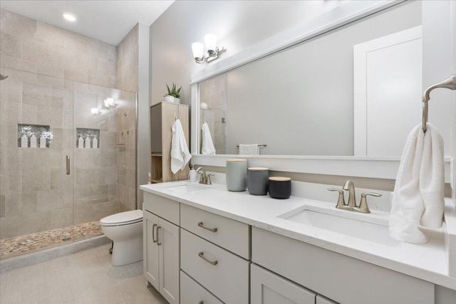16377 Glory Lane, Eden Prairie, MN 55344