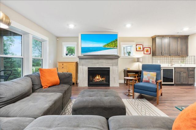 16377 Glory Lane, Eden Prairie, MN 55344