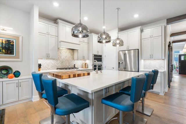 16377 Glory Lane, Eden Prairie, MN 55344