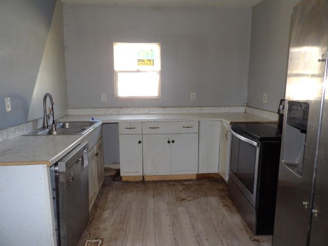 1747 S Santa Fe Ave, Wichita, KS 67211