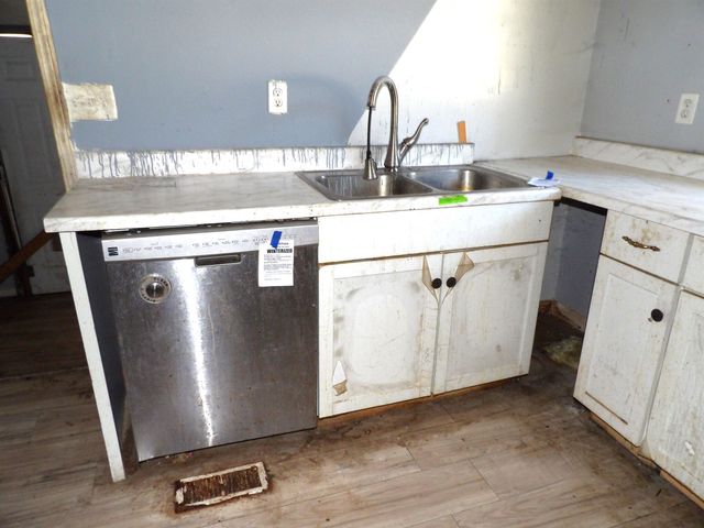 1747 S Santa Fe Ave, Wichita, KS 67211