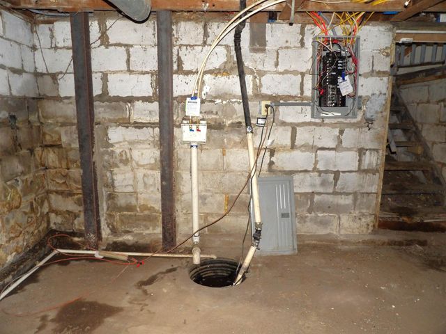 1747 S Santa Fe Ave, Wichita, KS 67211