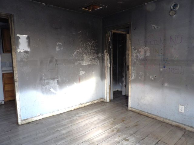 1747 S Santa Fe Ave, Wichita, KS 67211