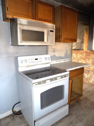 1747 S Santa Fe Ave, Wichita, KS 67211