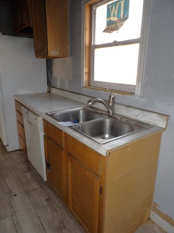 1747 S Santa Fe Ave, Wichita, KS 67211