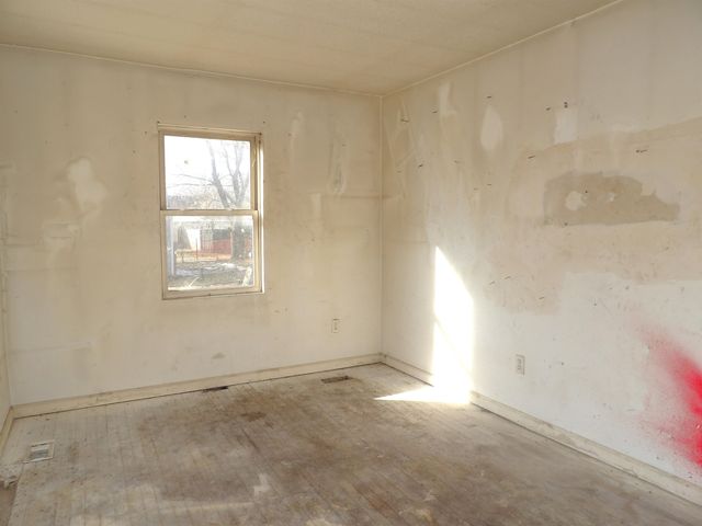 1747 S Santa Fe Ave, Wichita, KS 67211